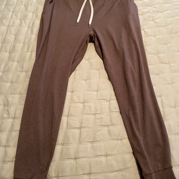 Vuori Performance Joggers - Large - Picture 2 of 6